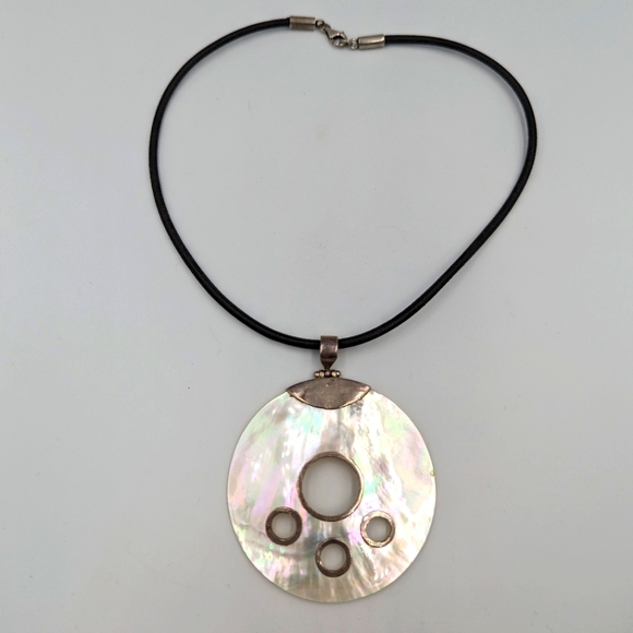 Mother Of Pearl 926 Pendant Sterling Silver On Silpada Leather Cord Vintage - Picture 1 of 12